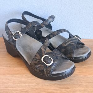 Dansko Sandi Women’s Size 11 / EU 41 Black Tan Leather Ankle Buckle Clog Sandals